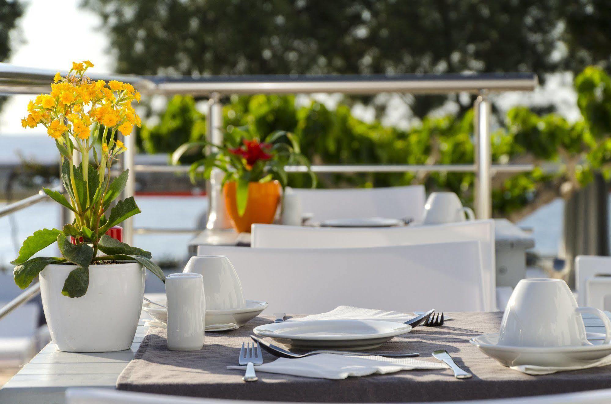 Rk Beach Hotel Камари Ресторан фото